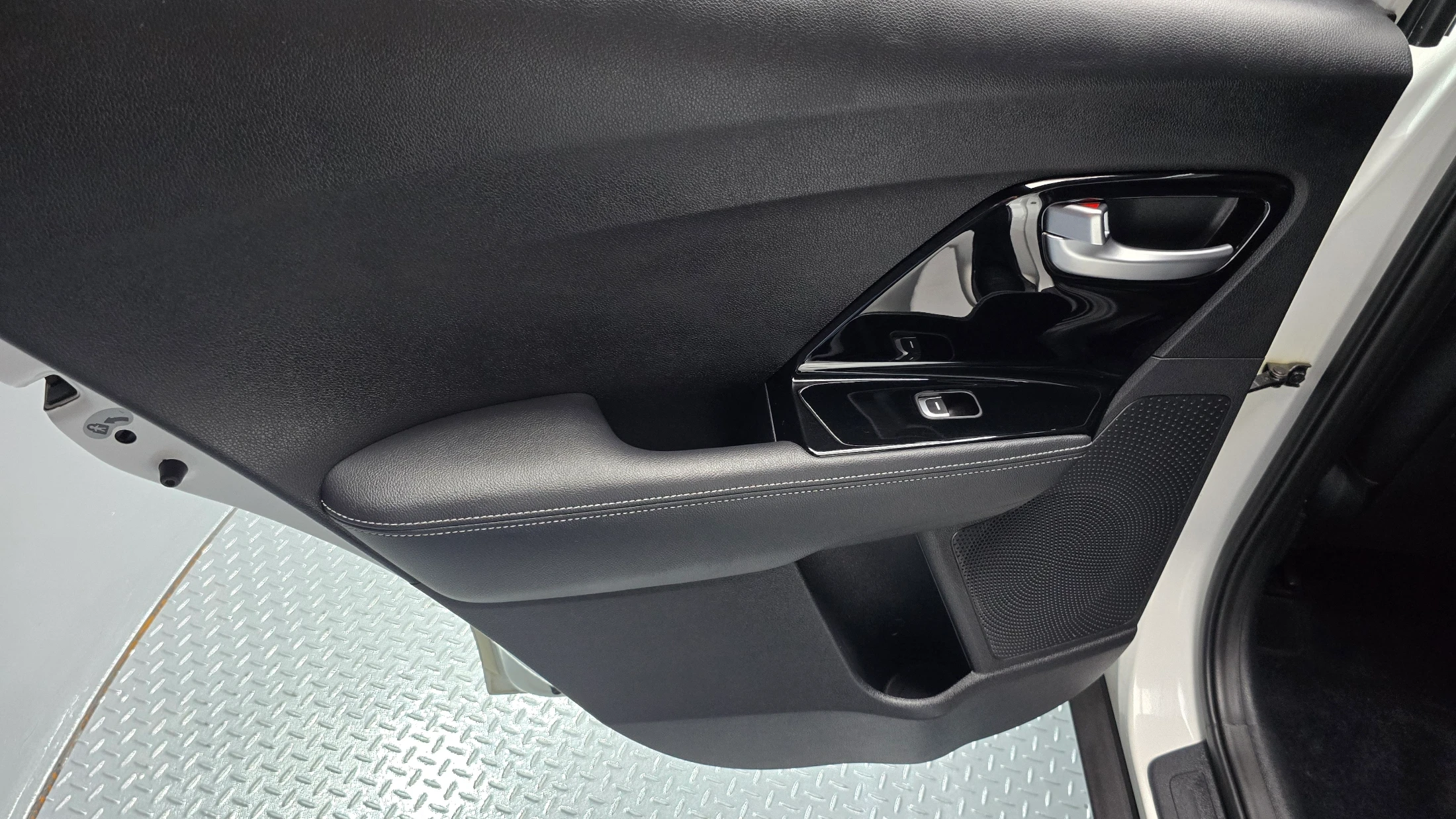 Kia Niro, 2016 — фото 25