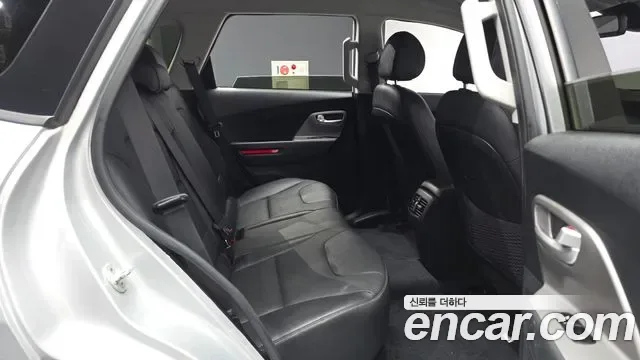 Kia Niro Plus, 2022 — фото 11