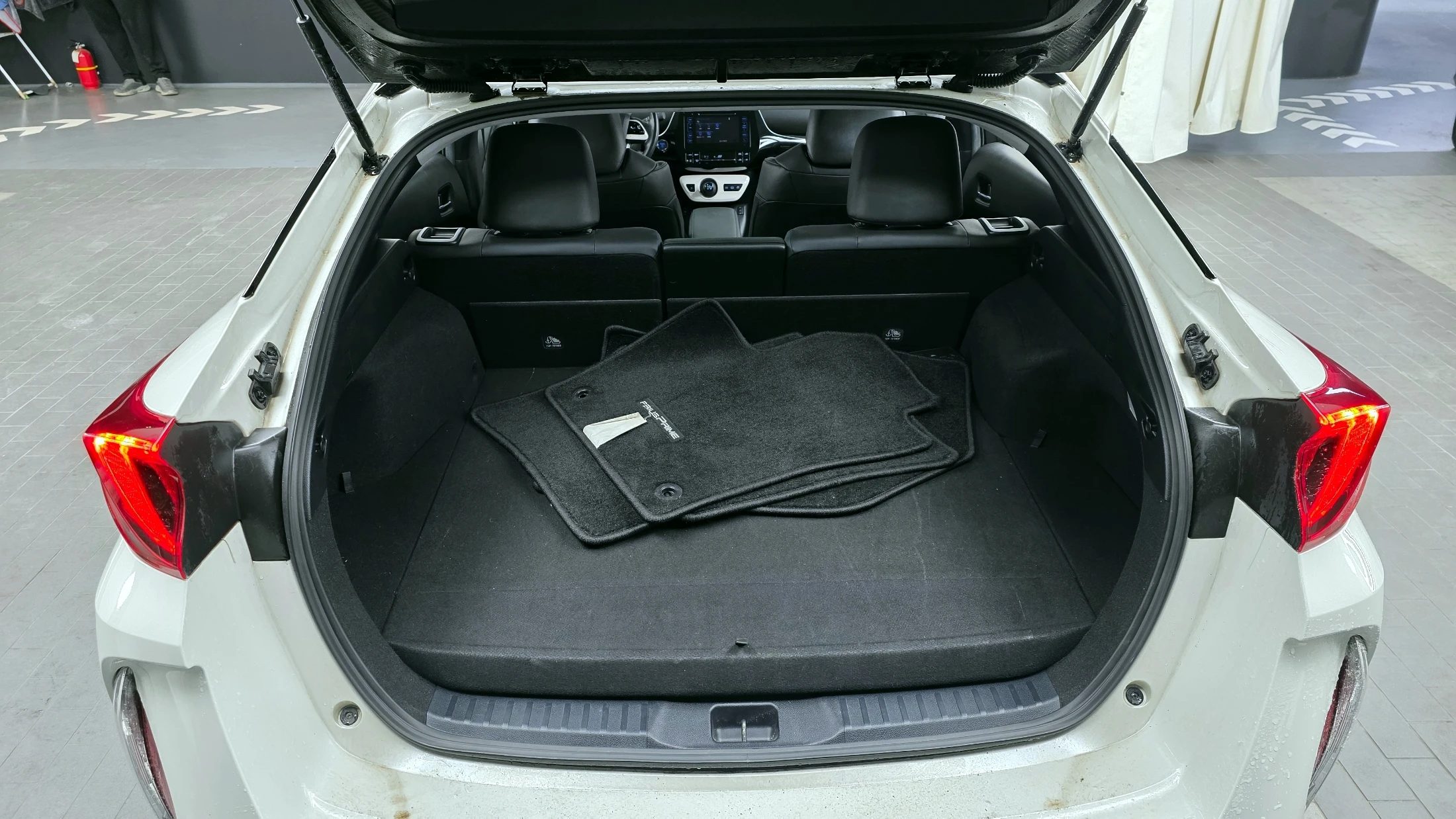 Toyota Prius Prime, 2018 — фото 20
