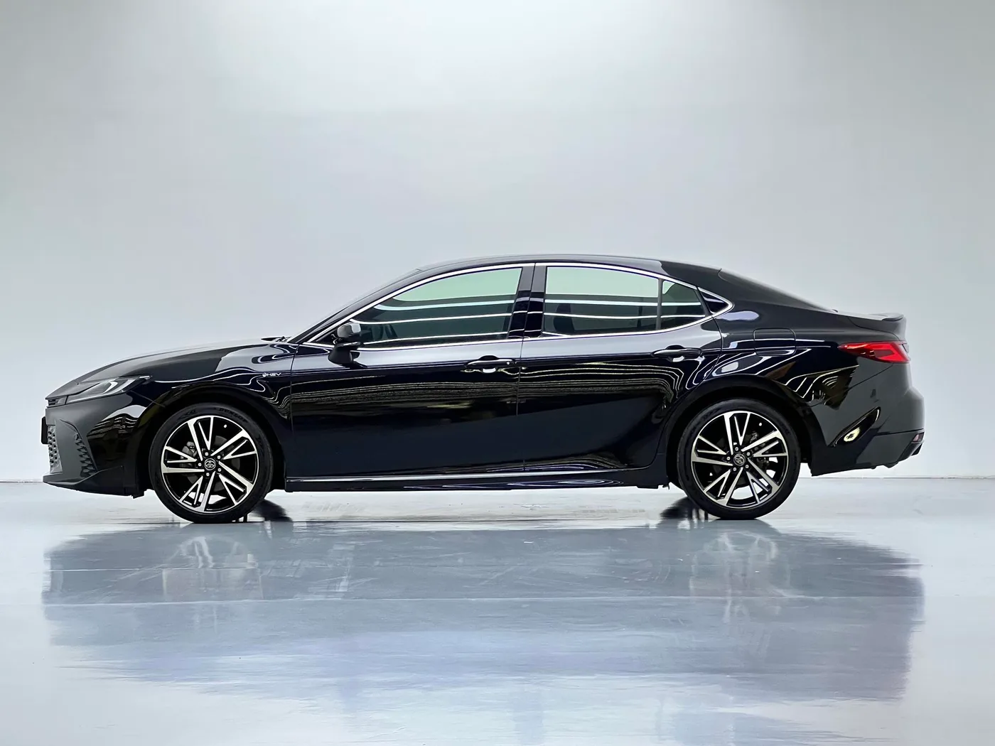 Toyota Camry, 2024 — фото 4