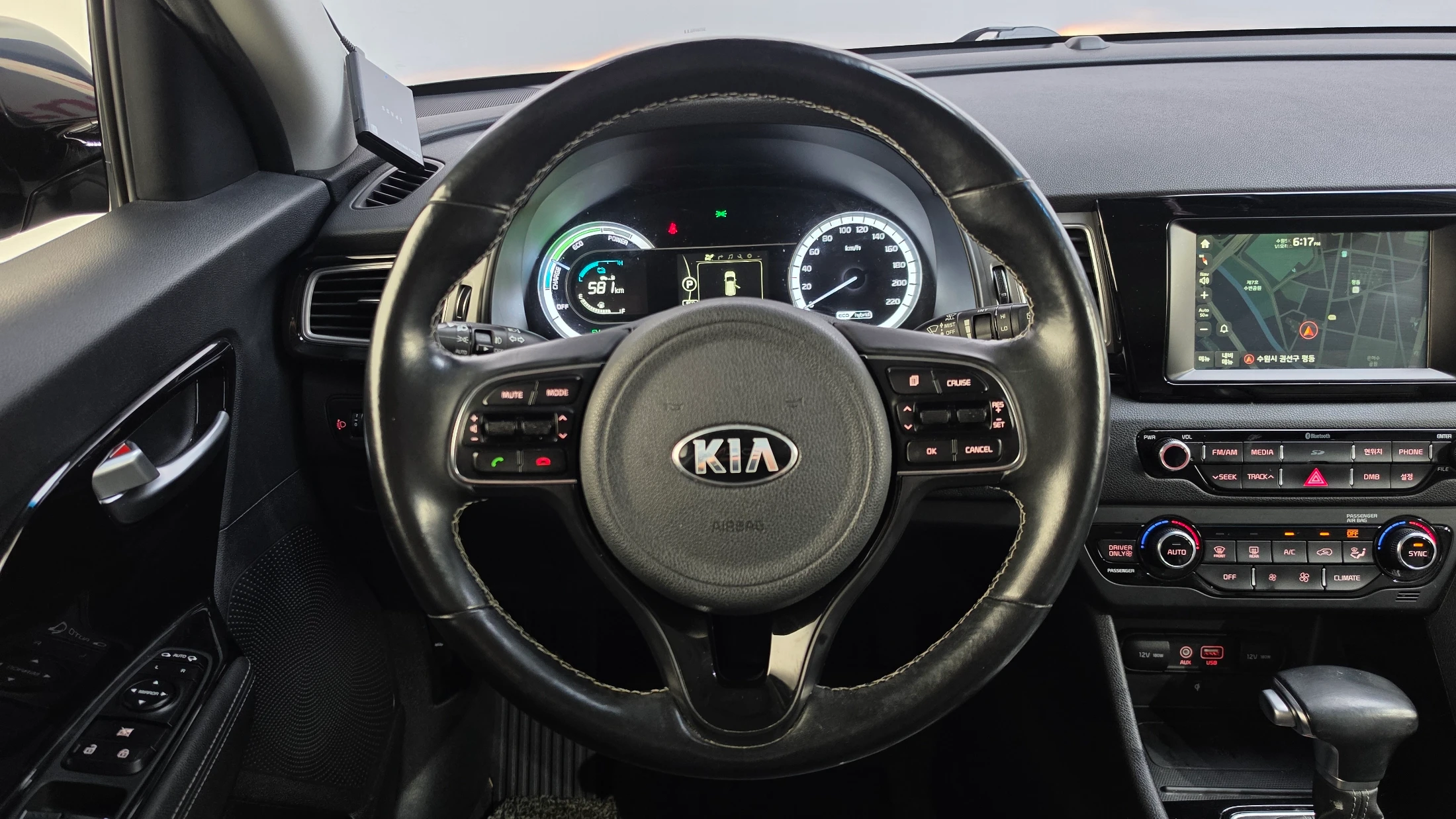 Kia Niro, 2016 — фото 16