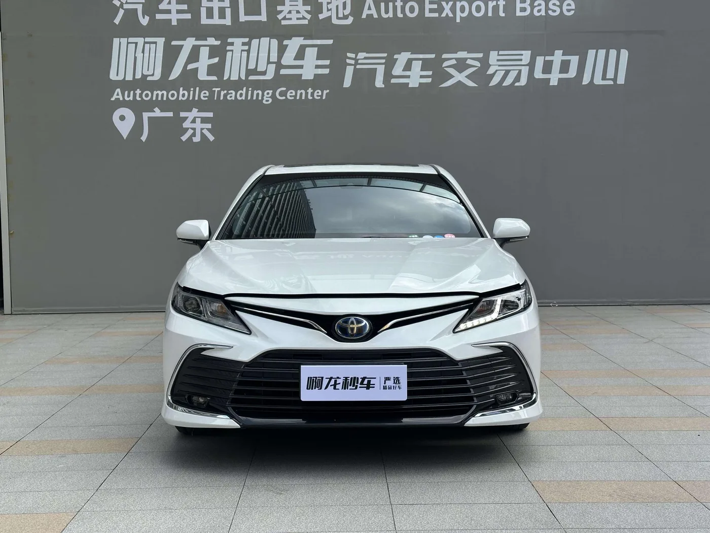 Toyota Camry, 2023 — фото 2