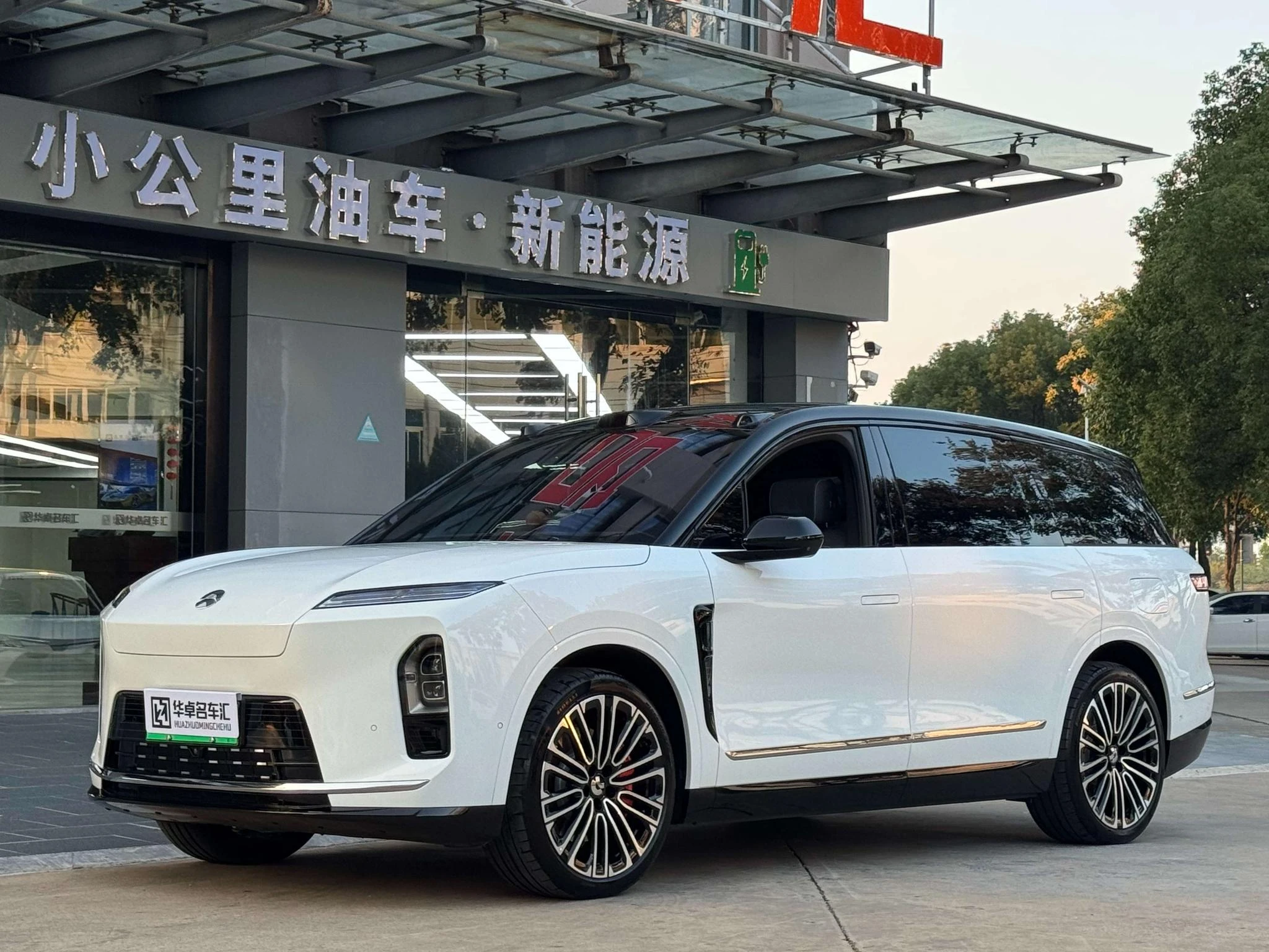 NIO ES8