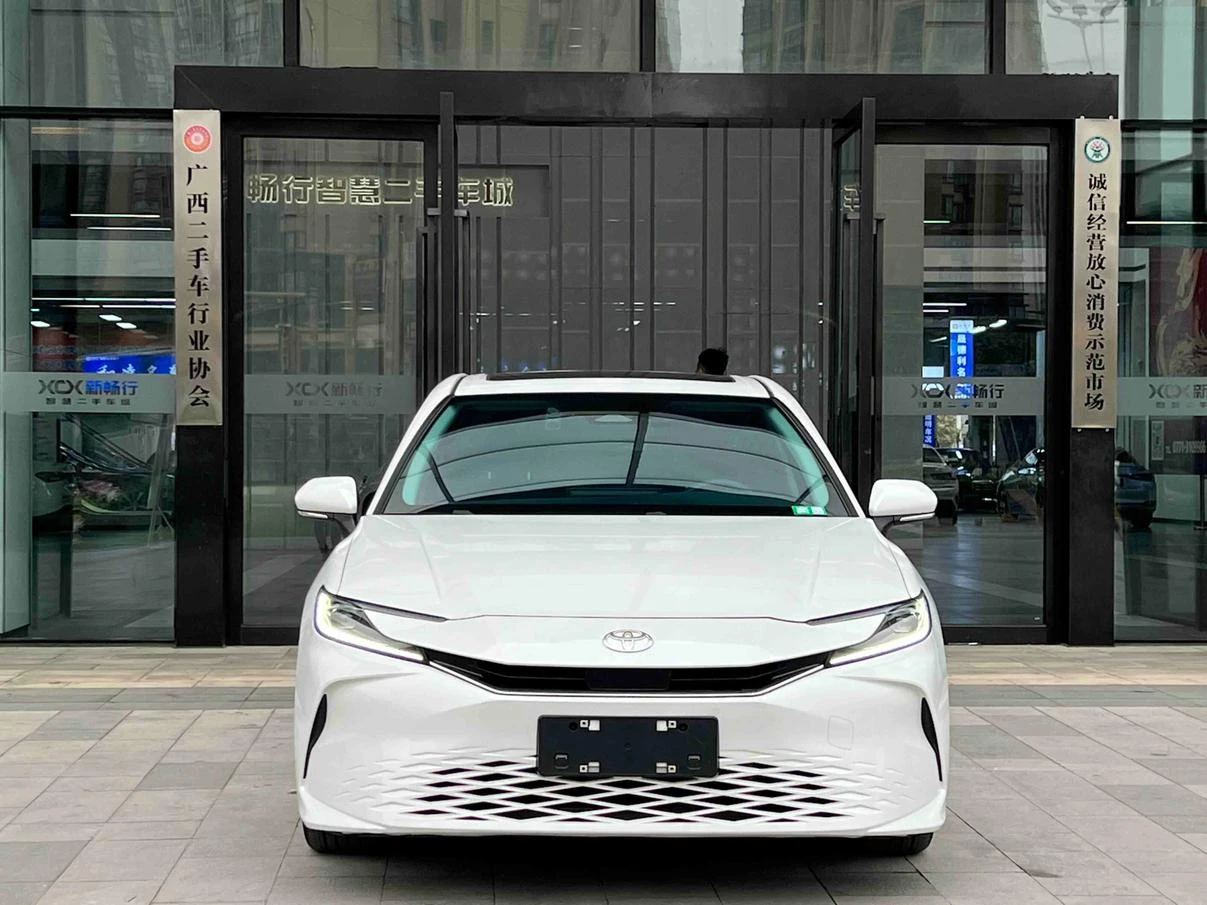 Toyota Camry, 2024 — фото 3