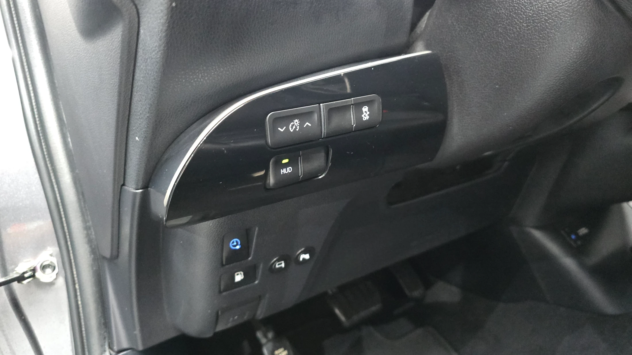 Toyota Prius Prime, 2017 — фото 20