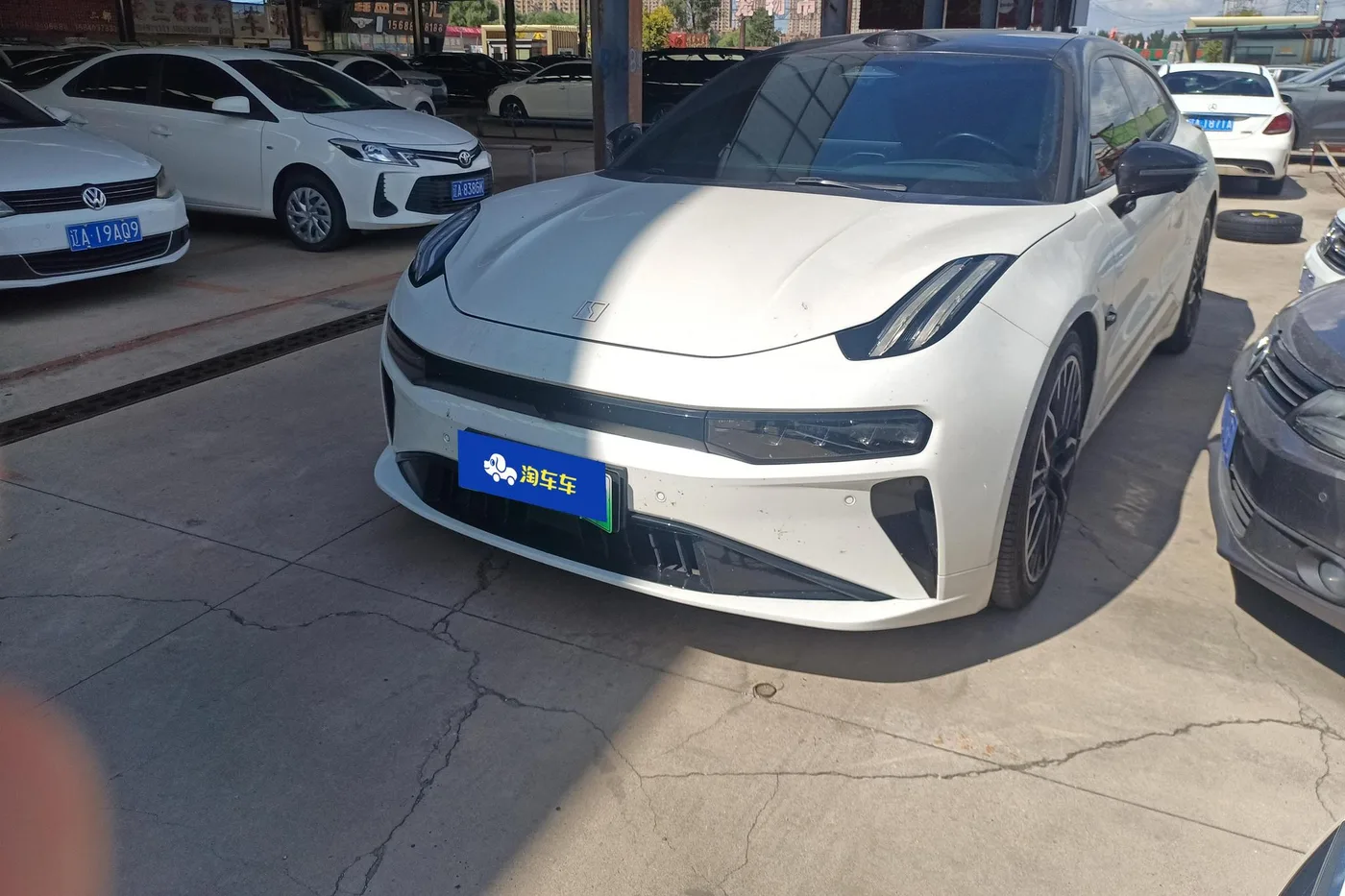 ZEEKR 001