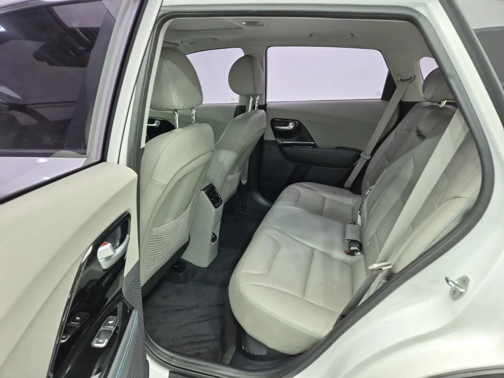Kia Niro, 2017 — фото 13