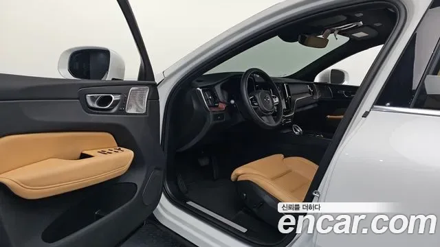 Volvo Xc60, 2025 — фото 10