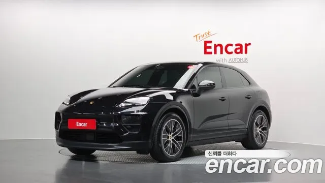 Porsche Macan EV