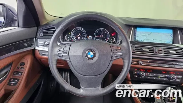 BMW 5-Series F10, 2013 — фото 13