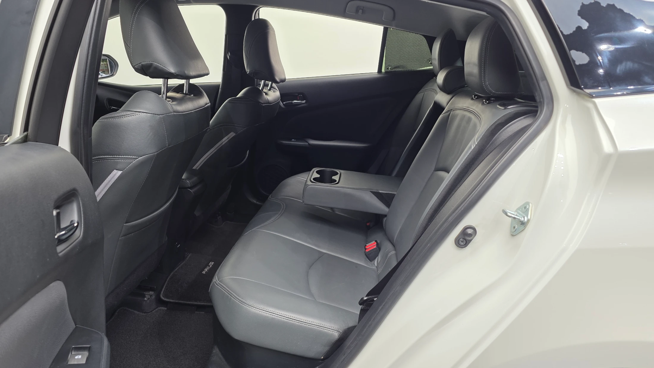 Toyota Prius, 2016 — фото 12