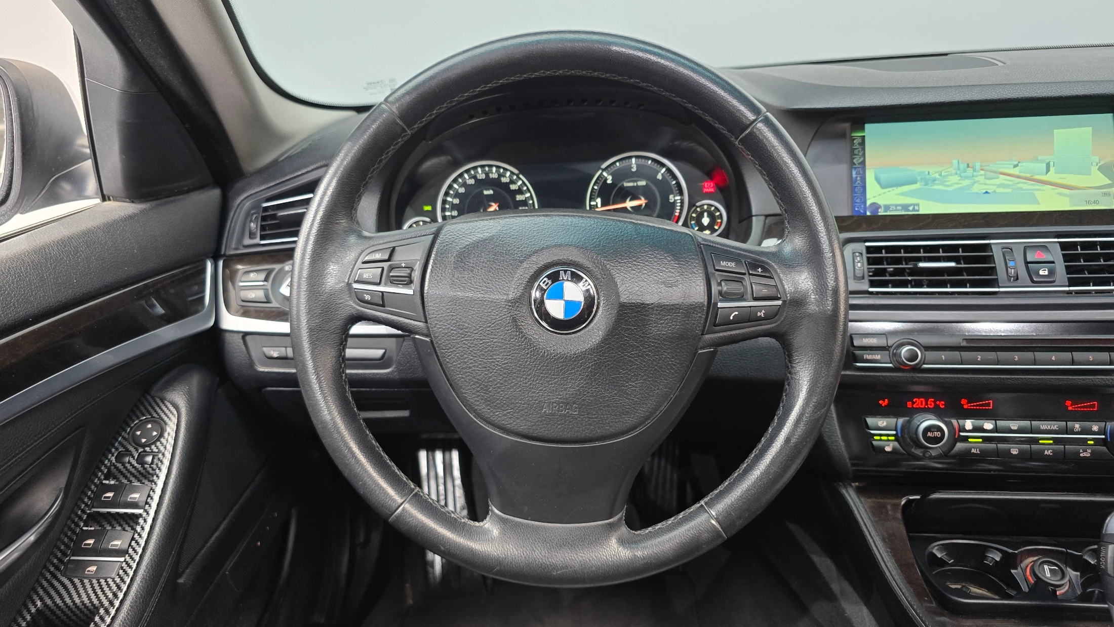 BMW 5-Series F10, 2013 — фото 13