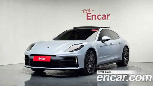 Porsche Panamera 976