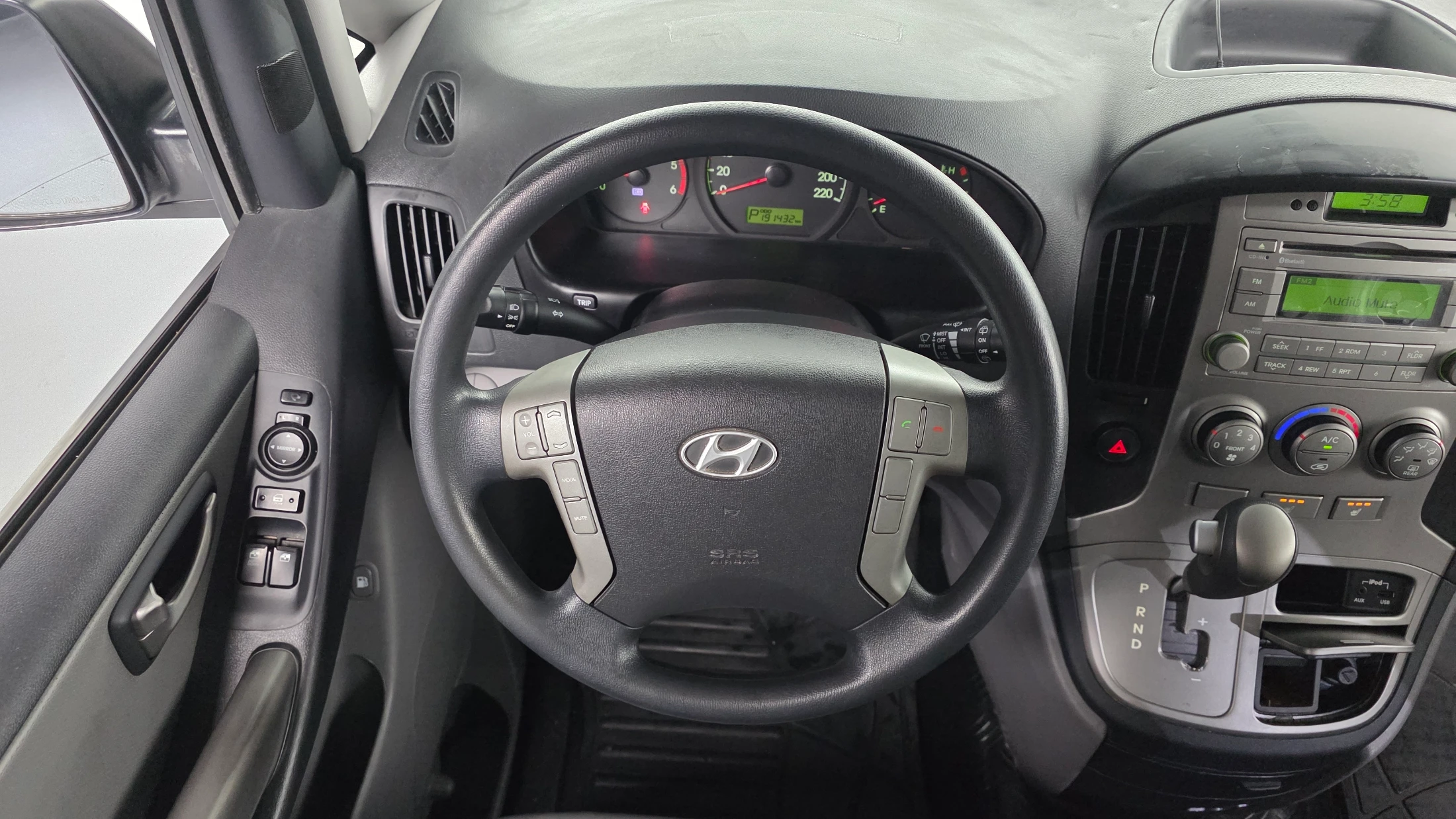 Hyundai Starex Grand Starex, 2012 — фото 13