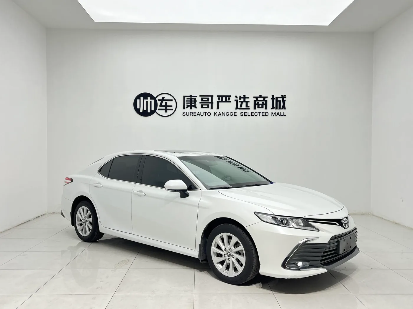 Toyota Camry, 2023 — фото 2