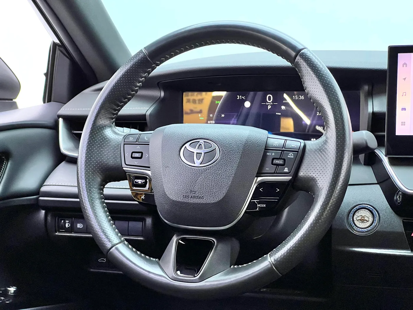 Toyota Camry, 2024 — фото 11