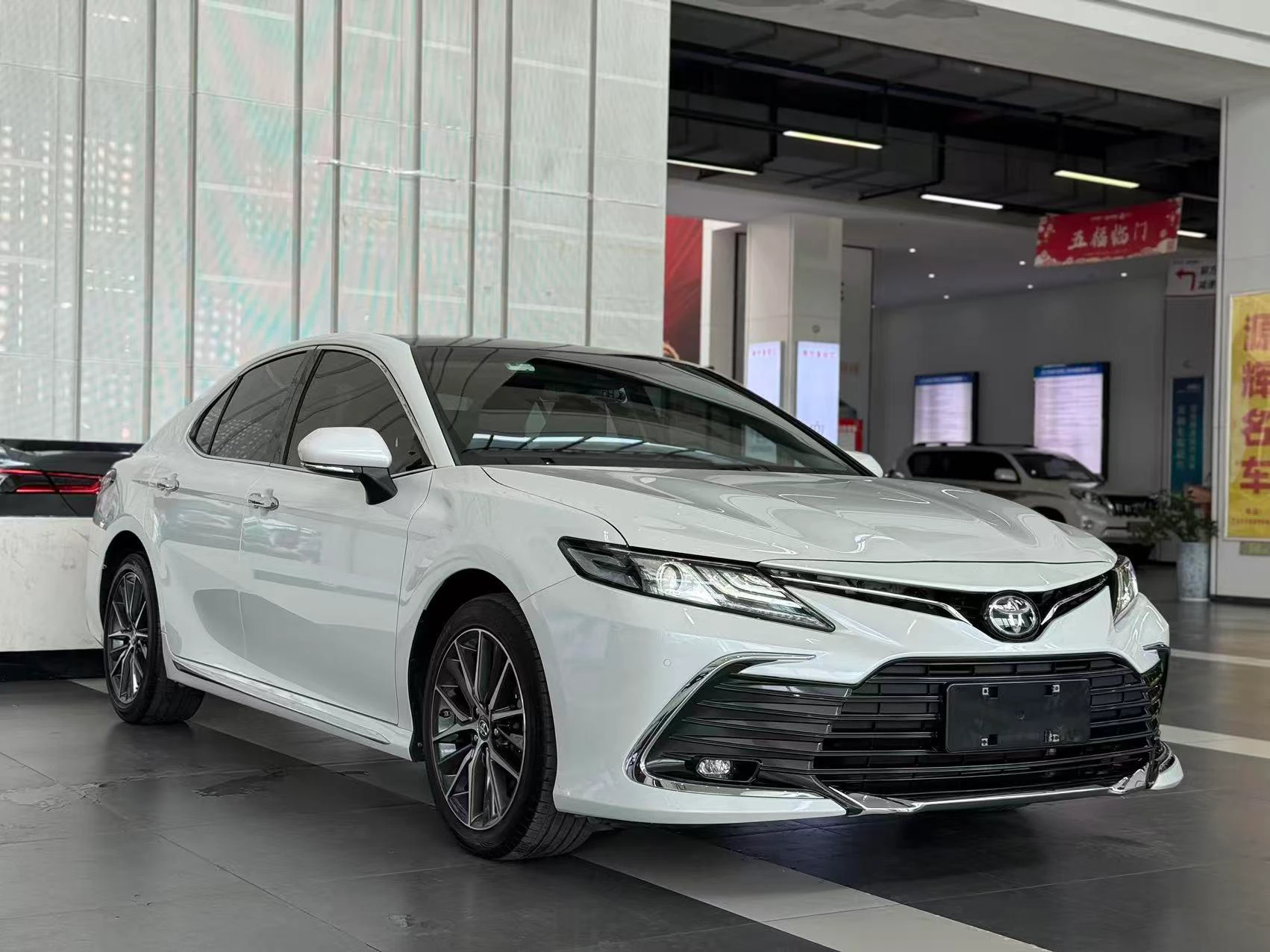 Toyota Camry, 2023 — фото 3
