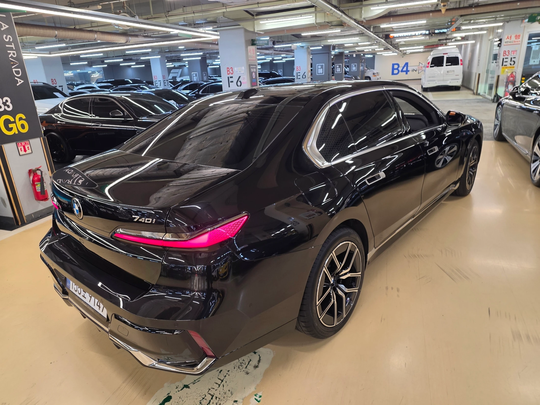 BMW 7-Series G70, 2025 — фото 14