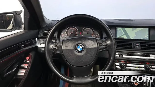 BMW 5-Series F10, 2011 — фото 13