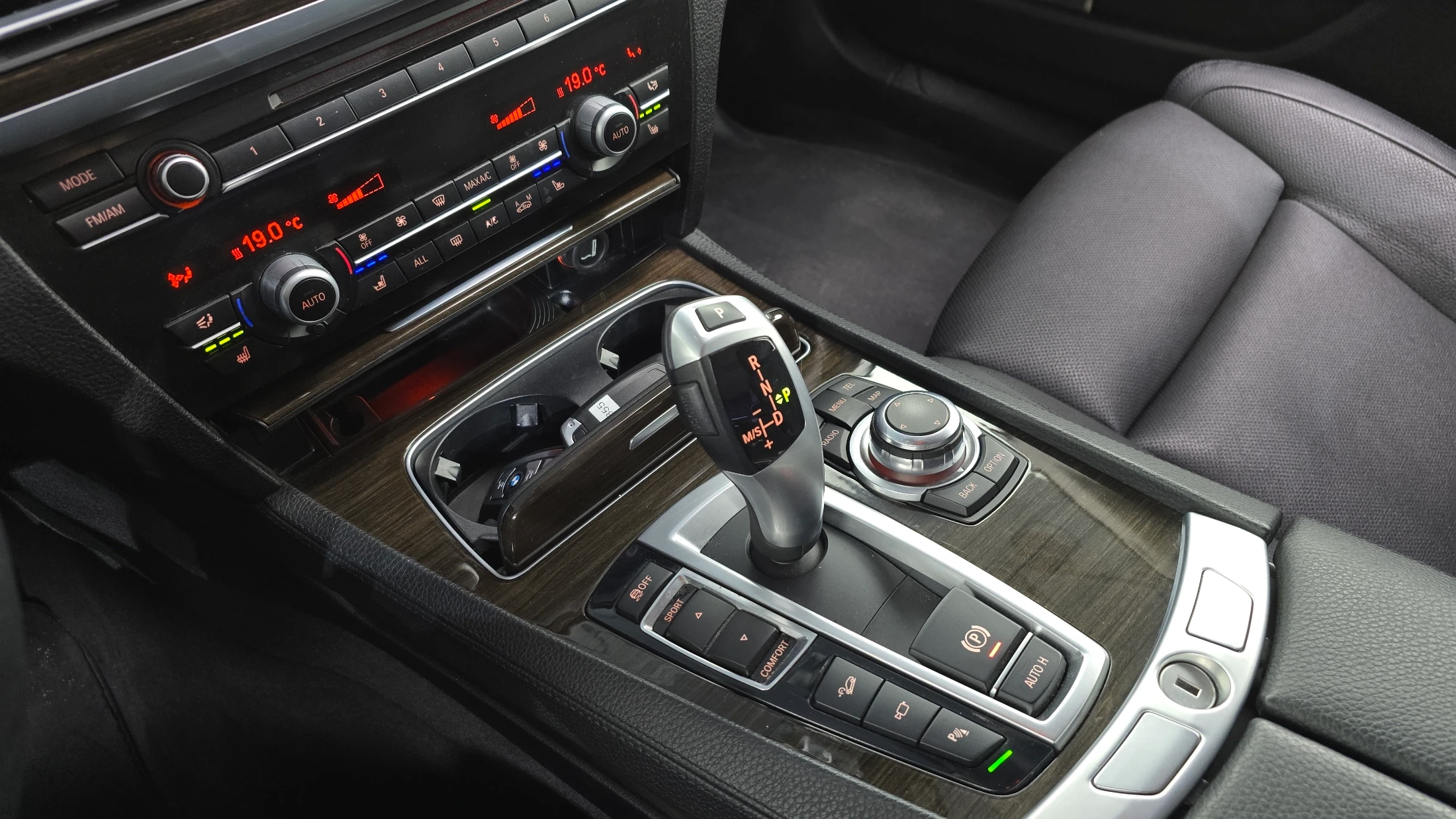 BMW 7-Series F01, 2012 — фото 9