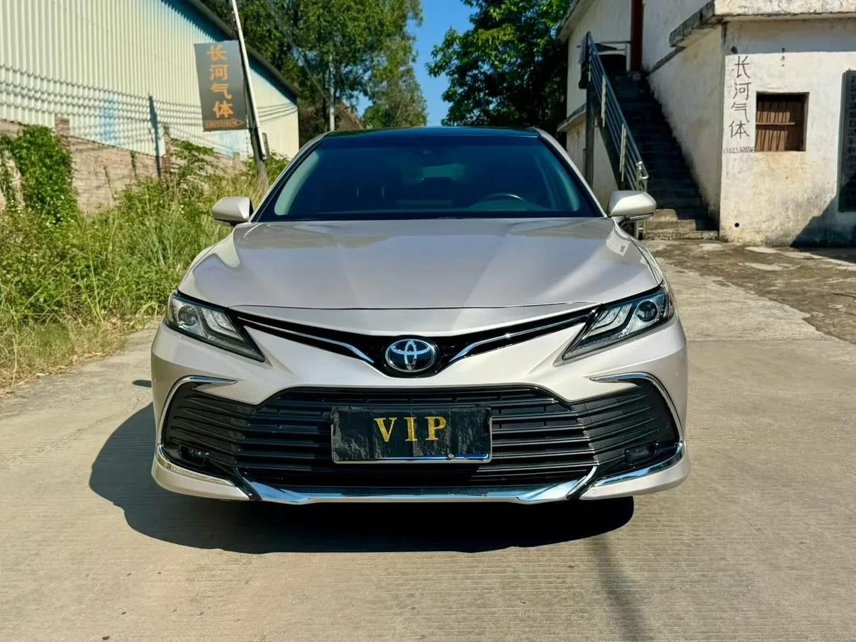 Toyota Camry, 2023 — фото 2