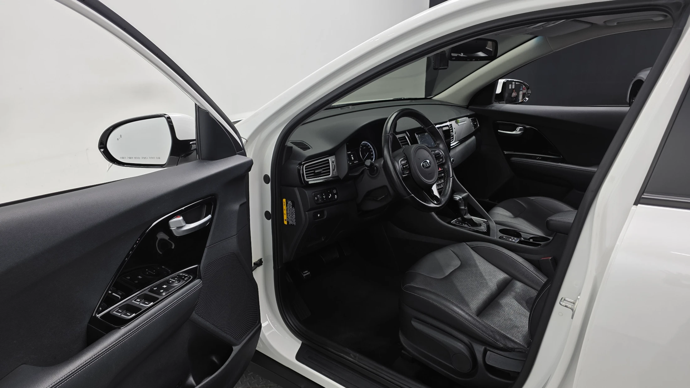 Kia Niro, 2017 — фото 10