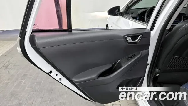 Hyundai Ioniq Ionic Hybrid, 2016 — фото 25