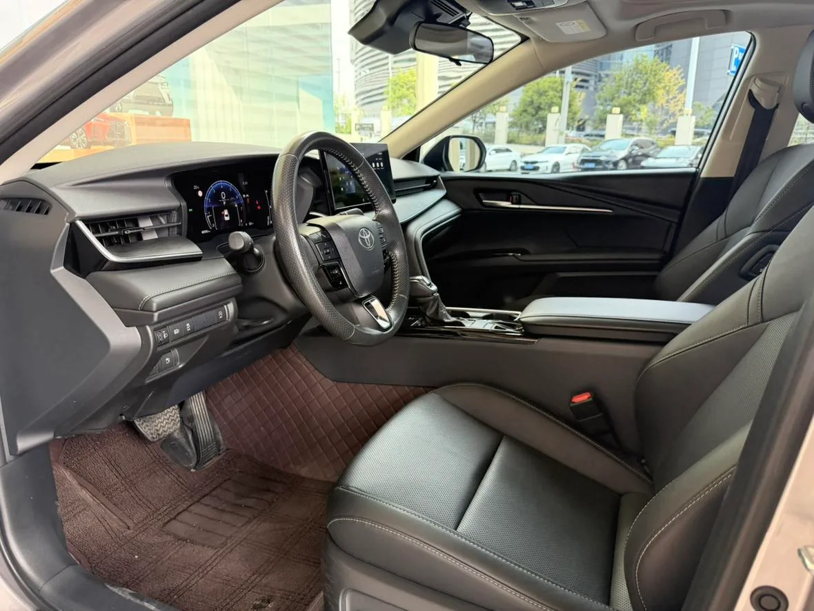 Toyota Camry, 2024 — фото 5