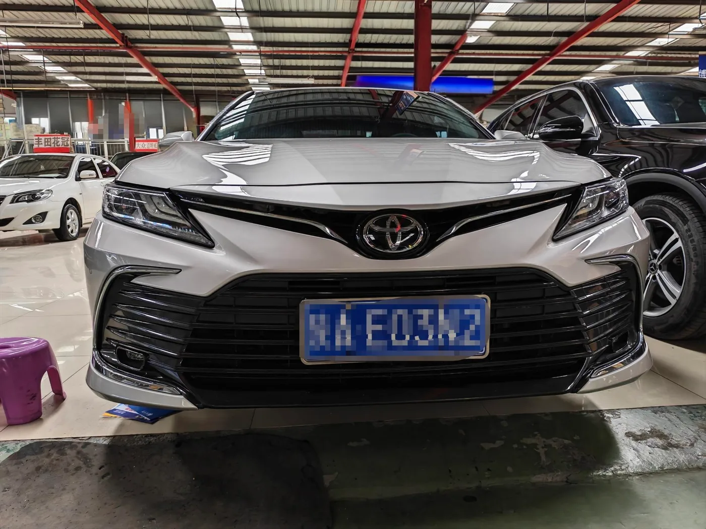 Toyota Camry, 2023 — фото 2