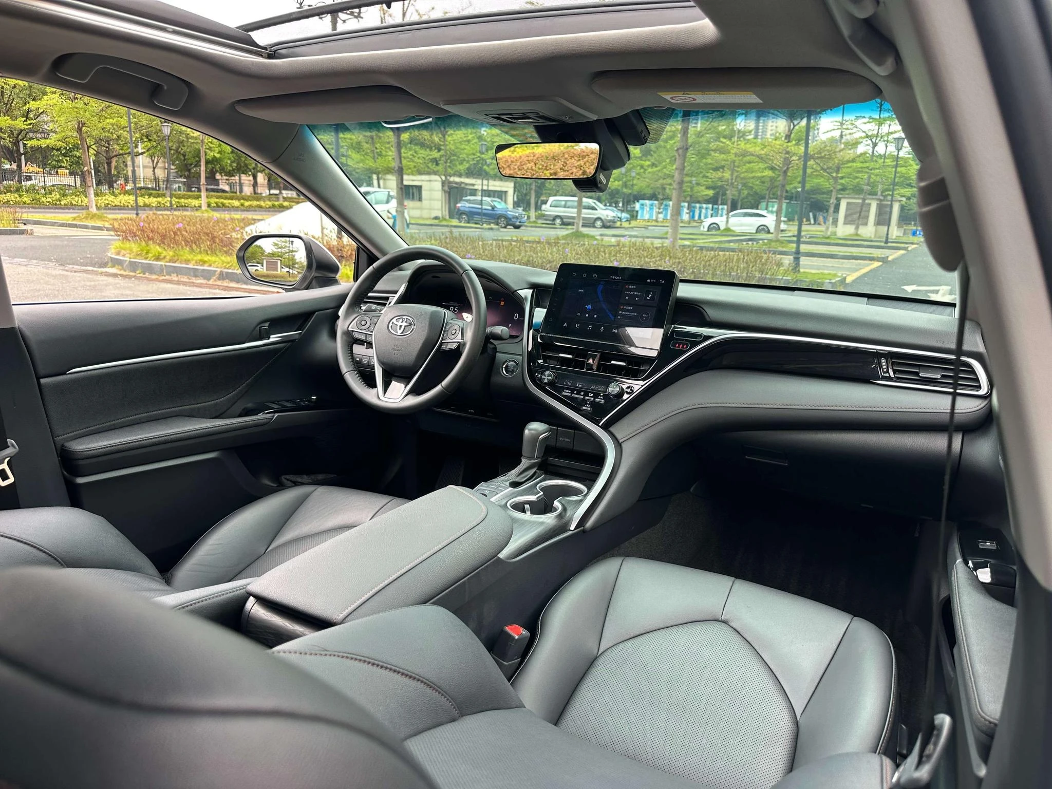 Toyota Camry, 2023 — фото 12