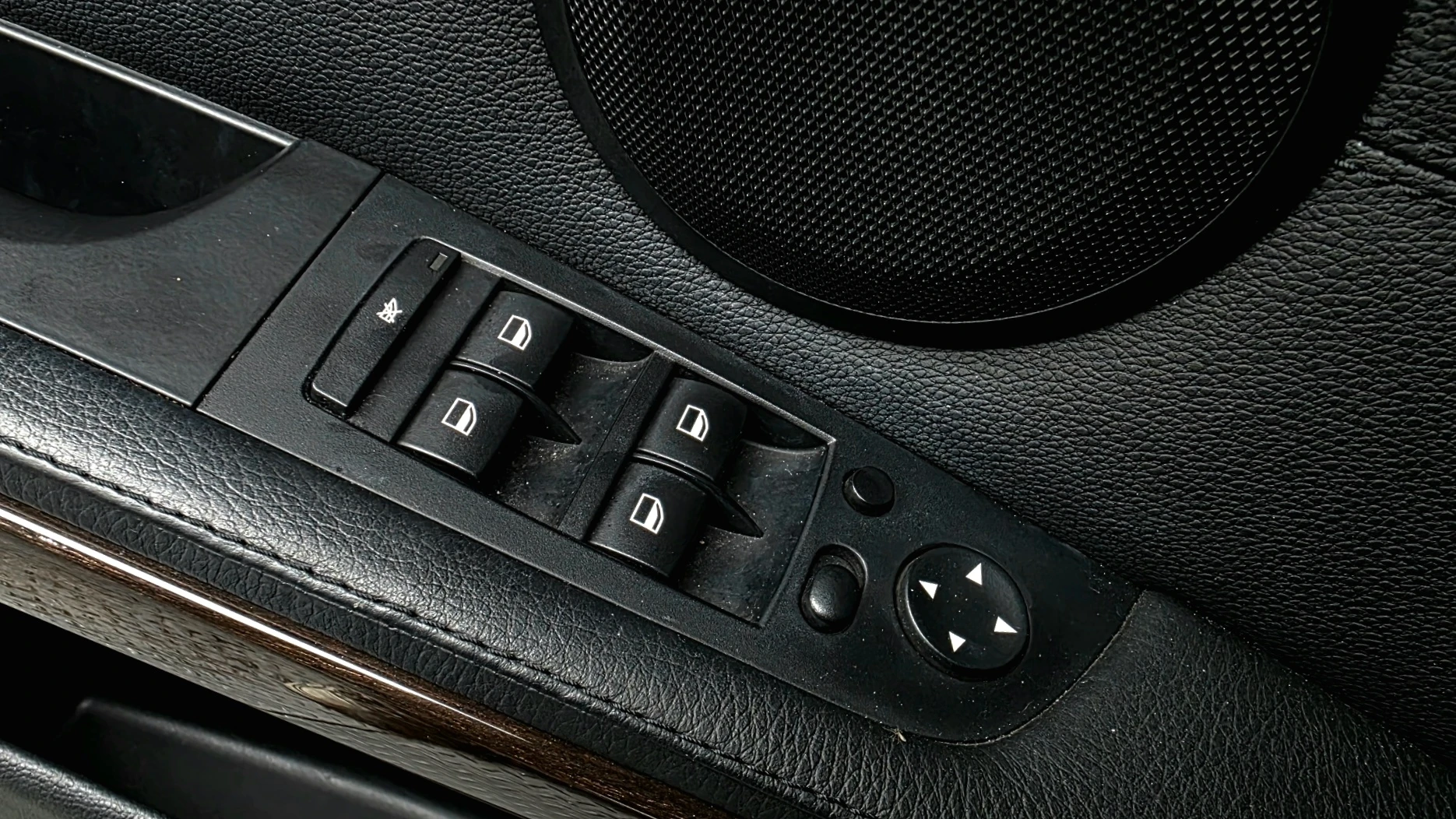 BMW 3-Series E90, 2011 — фото 18