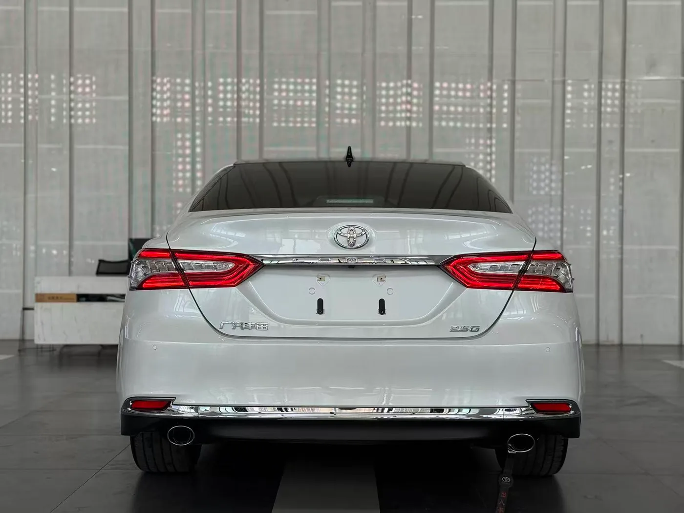 Toyota Camry, 2023 — фото 11