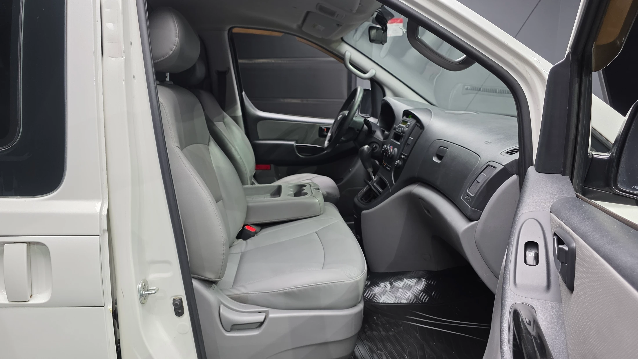 Hyundai Starex Grand Starex, 2013 — фото 11