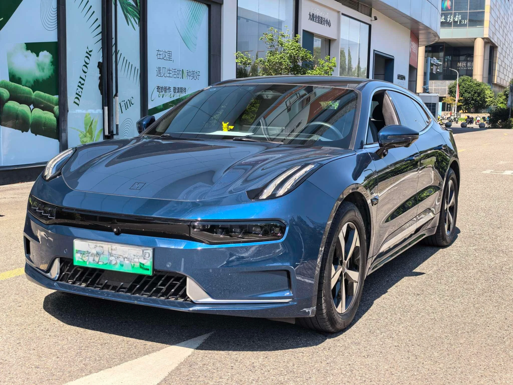 ZEEKR 001
