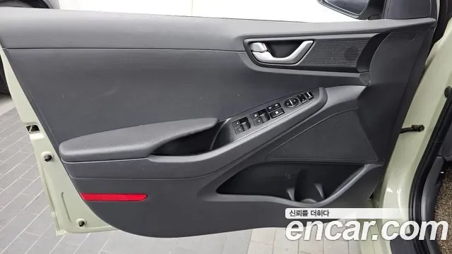 Hyundai Ioniq Ionic Hybrid, 2016 — фото 24
