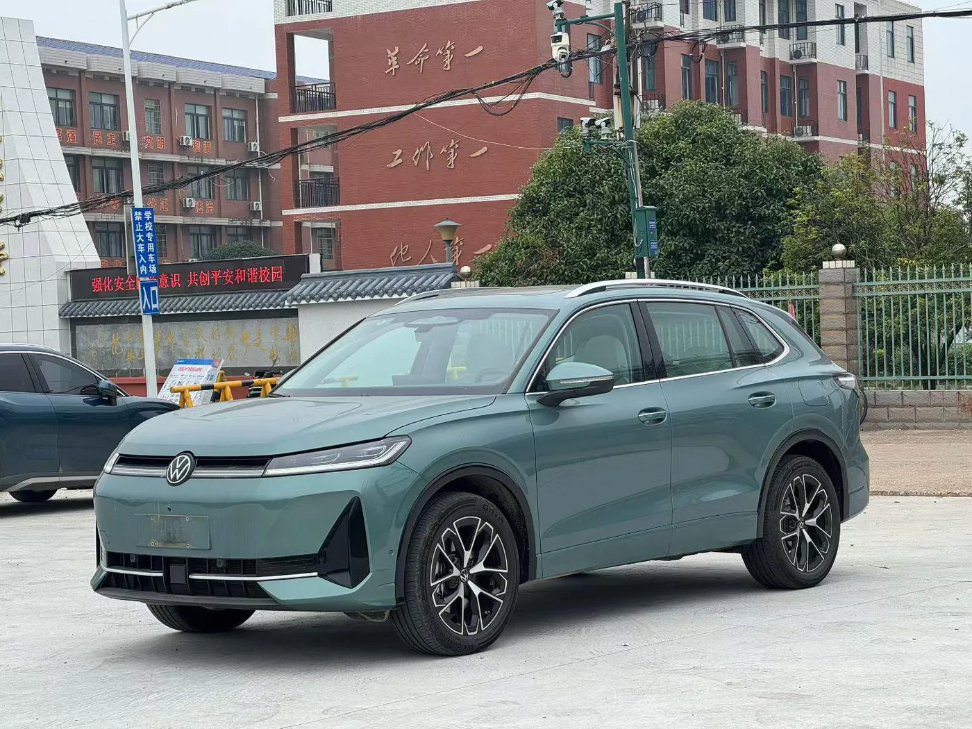 Volkswagen Tiguan L PHEV