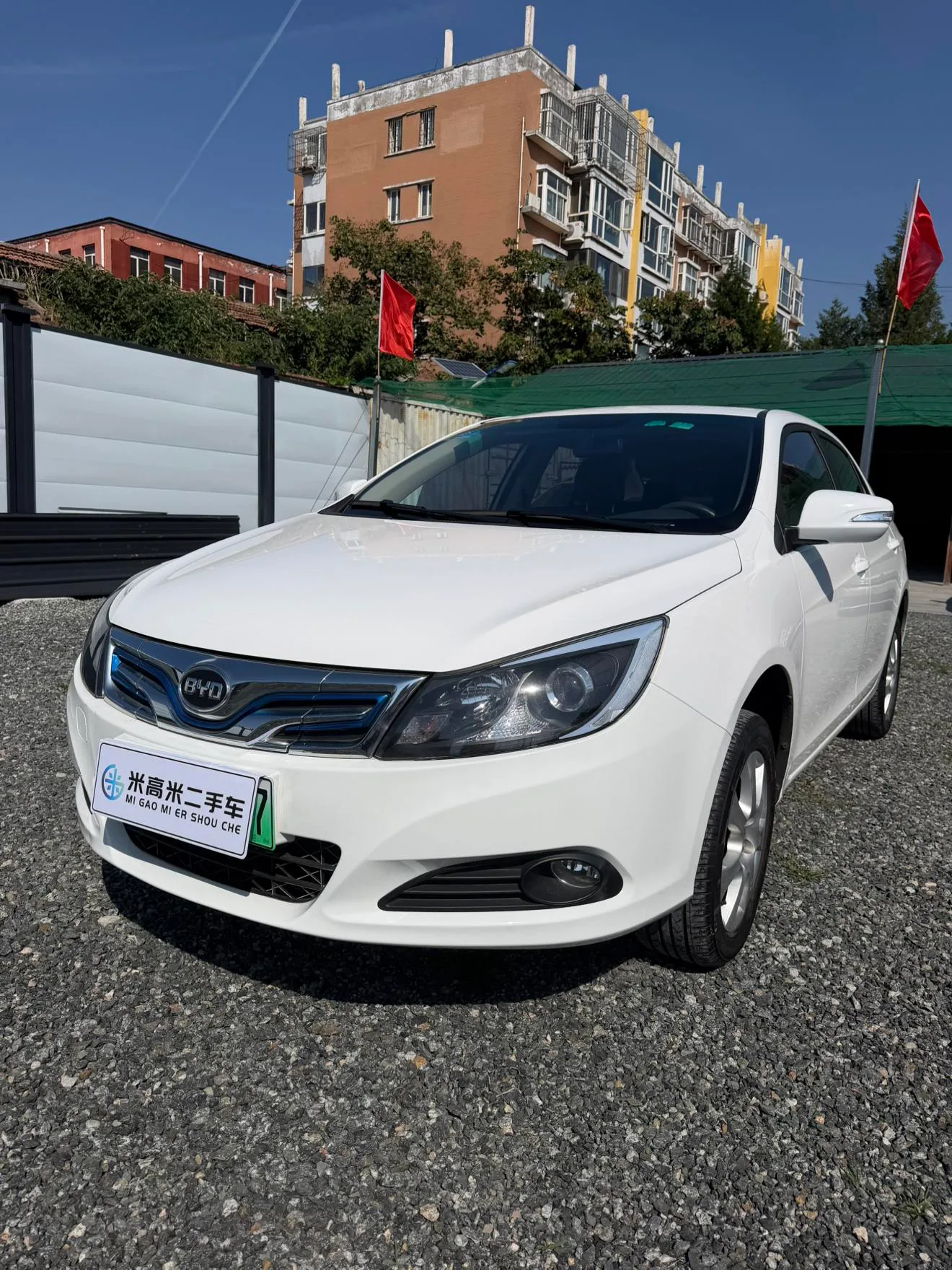 BYD e5, 2016 — внешний вид автомобиля
