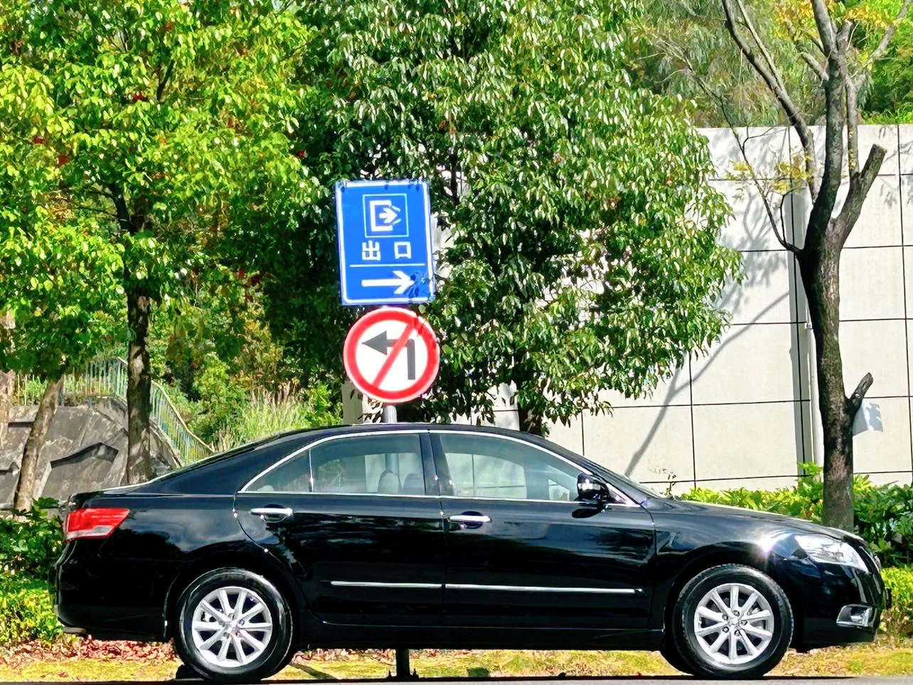 Toyota Camry, 2010 — фото 3