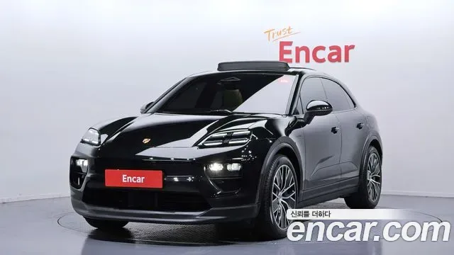 Porsche Macan EV