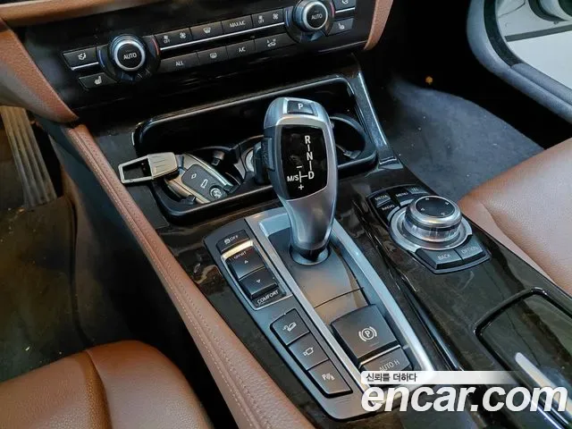 BMW 5-Series F10, 2013 — фото 13