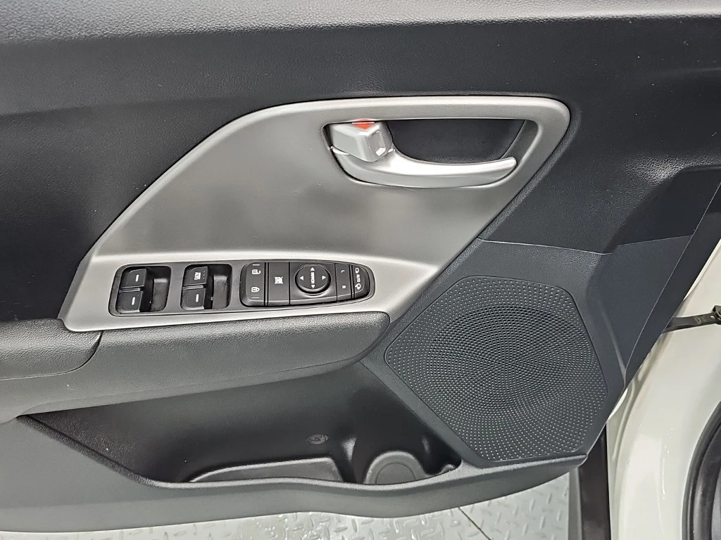 Kia Niro Plus, 2022 — фото 16