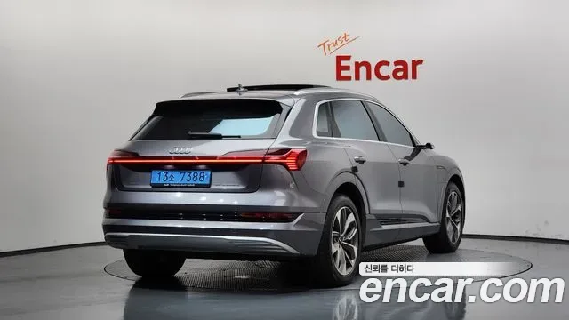 Audi E-Tron, 2020 — фото 2