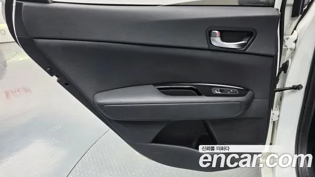 Kia K5 Hybrid, 2016 — фото 25