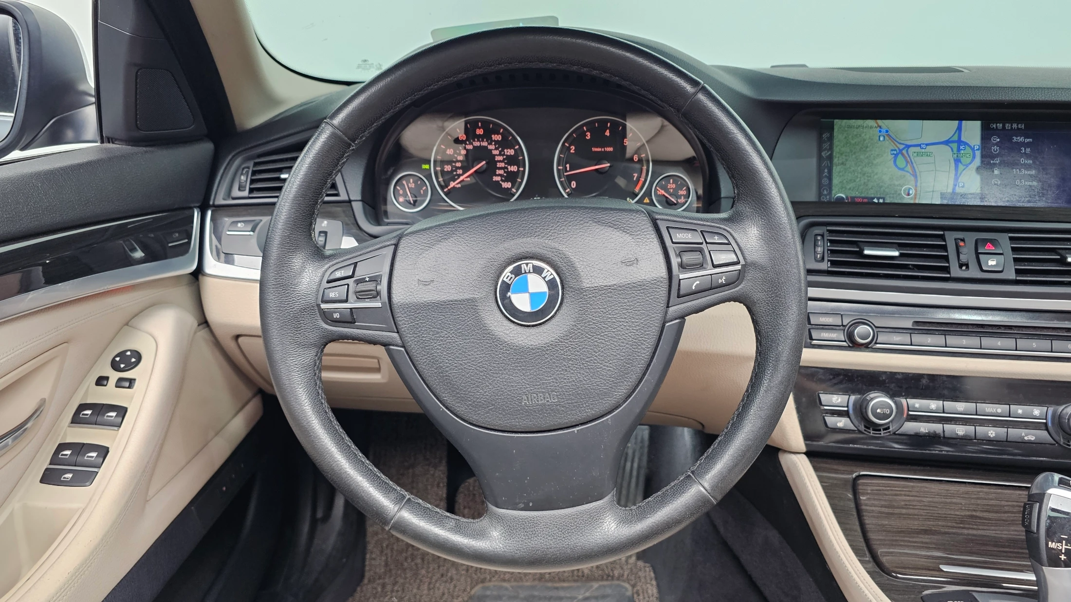 BMW 5-Series F10, 2012 — фото 13