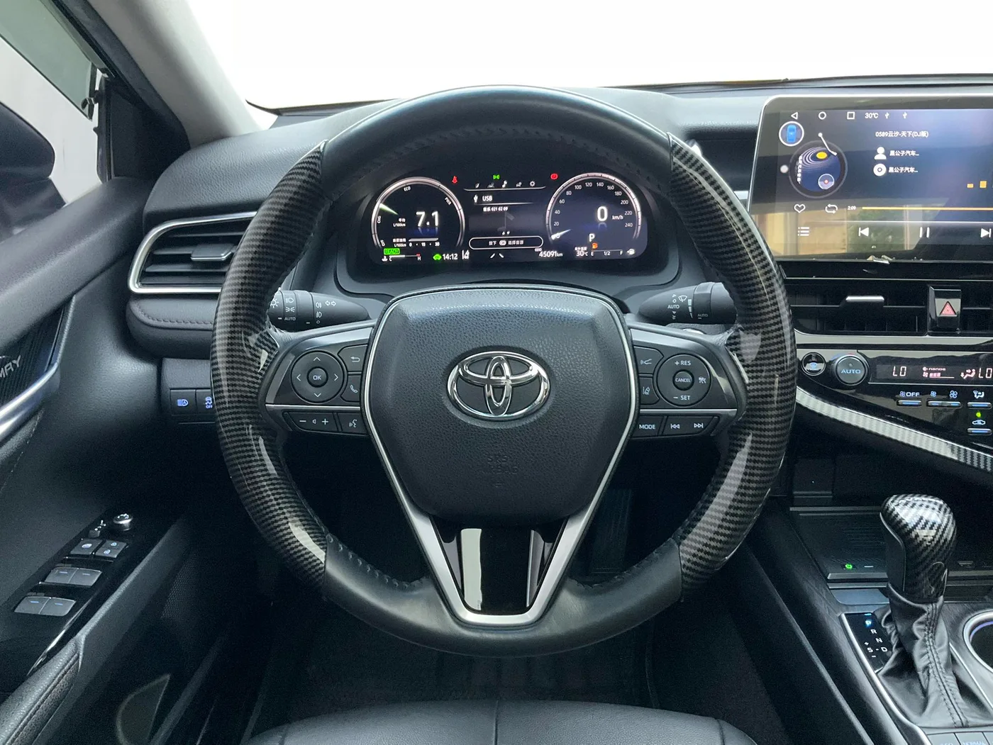 Toyota Camry, 2023 — фото 11