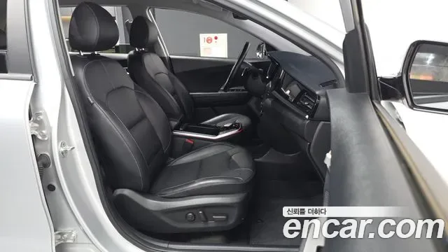 Kia Niro Plus, 2022 — фото 12