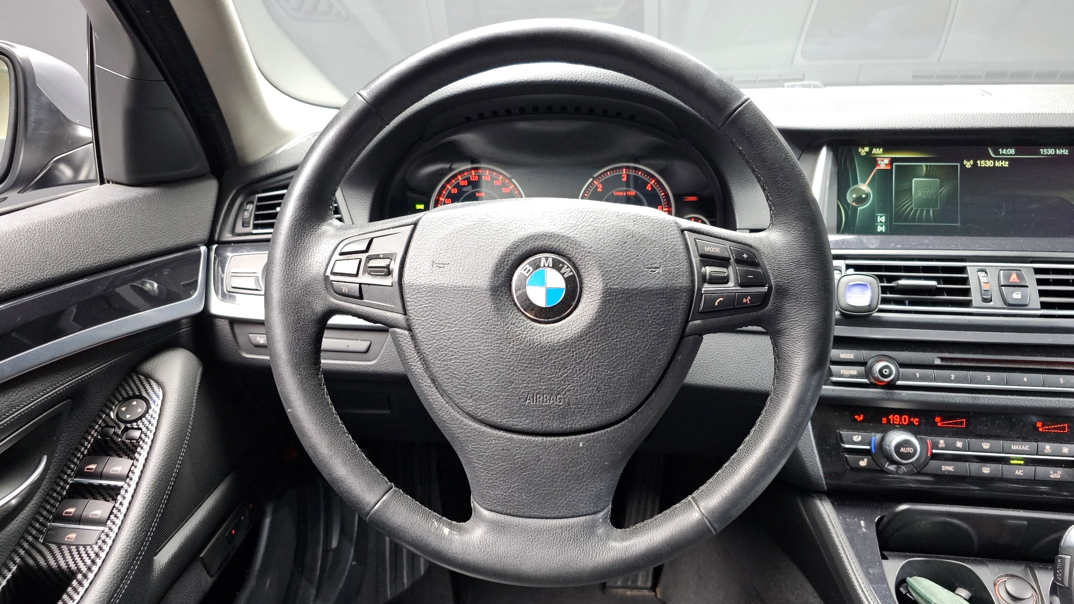 BMW 5-Series F10, 2014 — фото 13