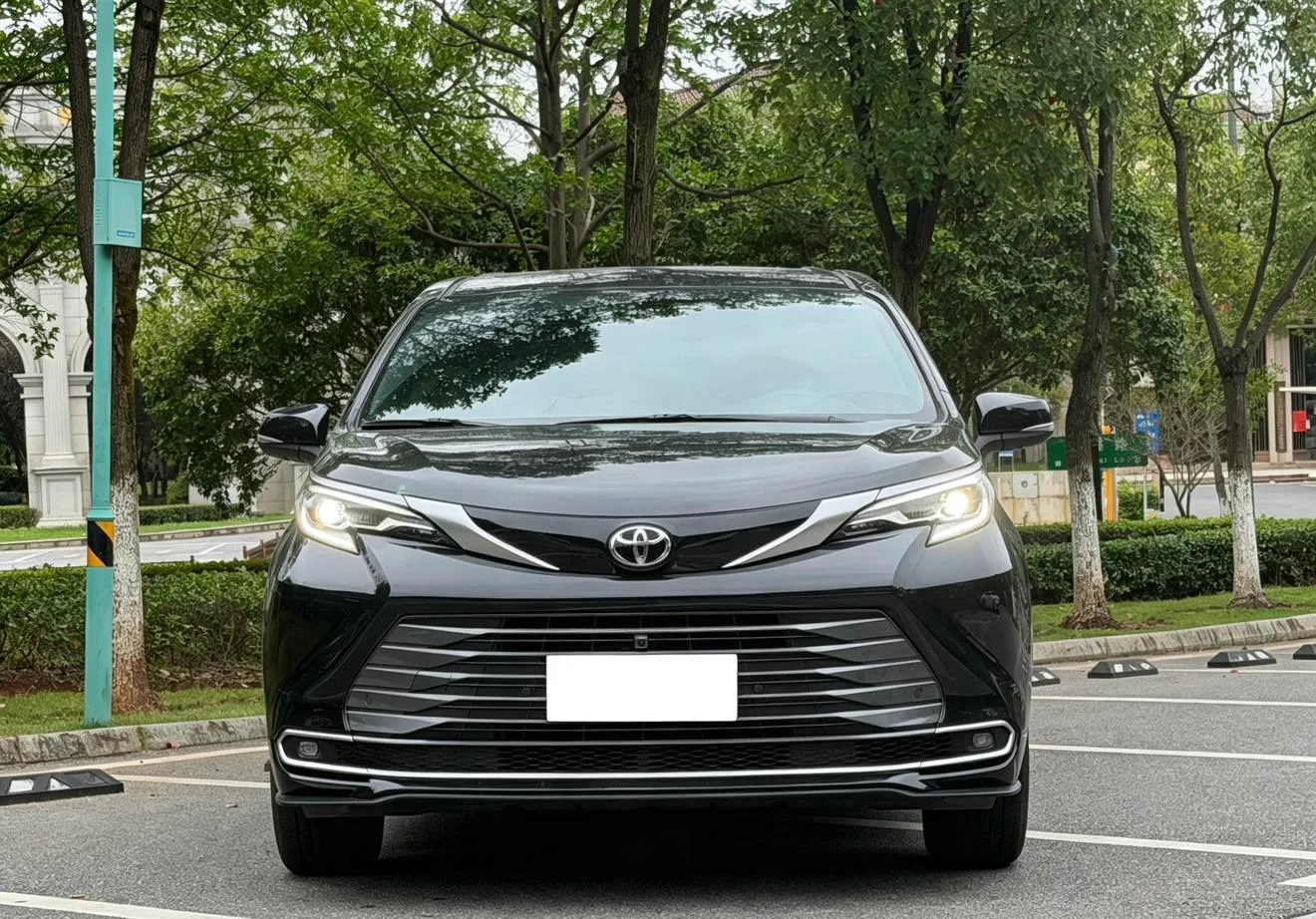 Toyota Senna, 2026 — фото 2