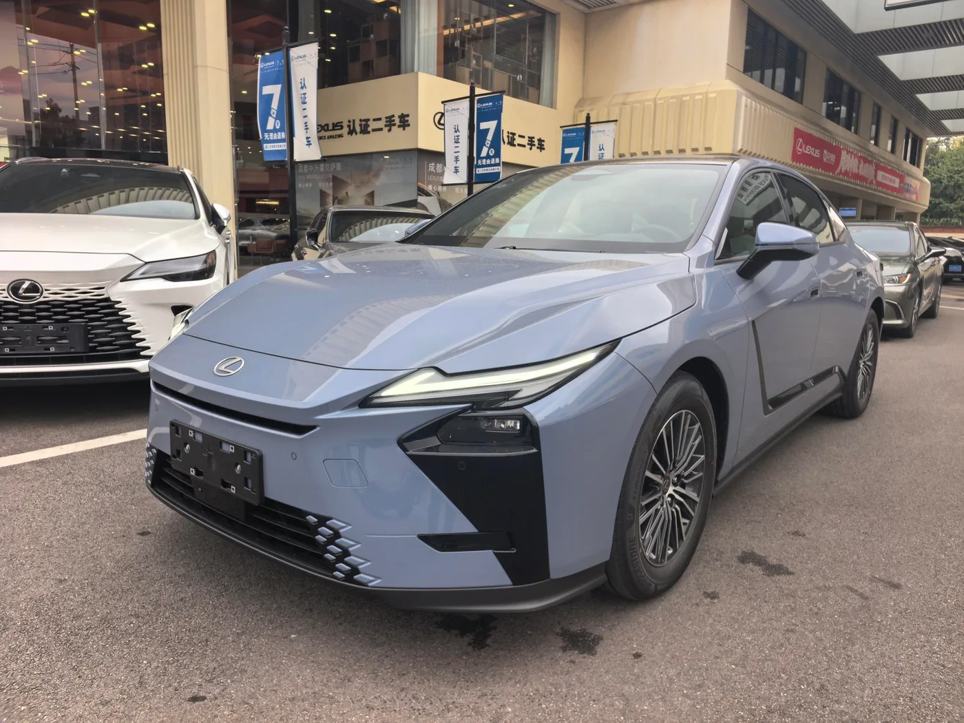 Lexus ES