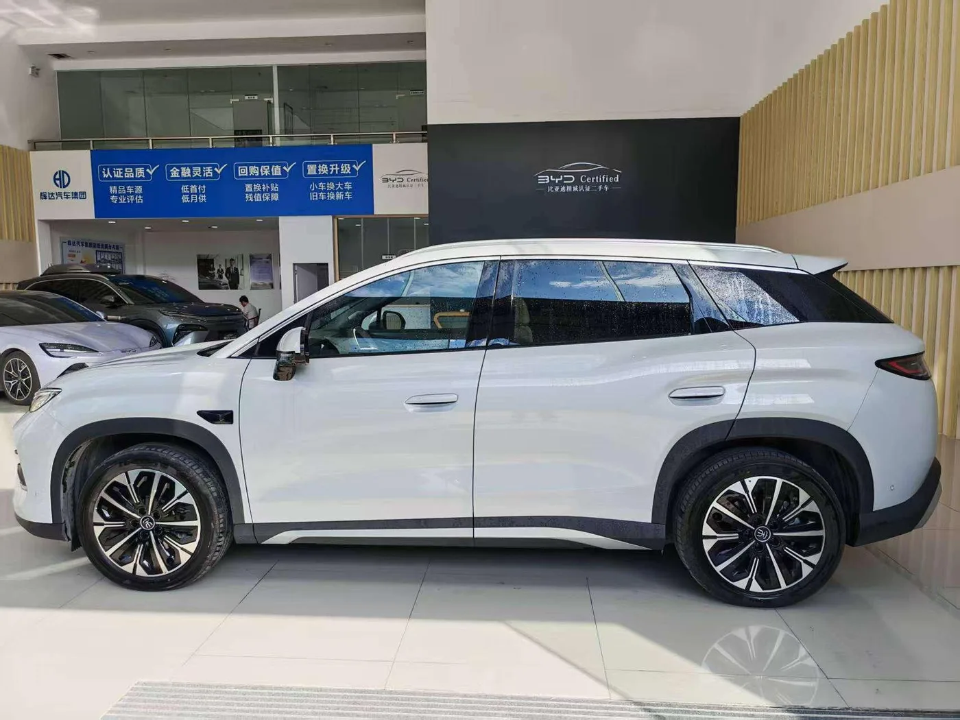 BYD Song Ultra EV, 2026 — фото 4